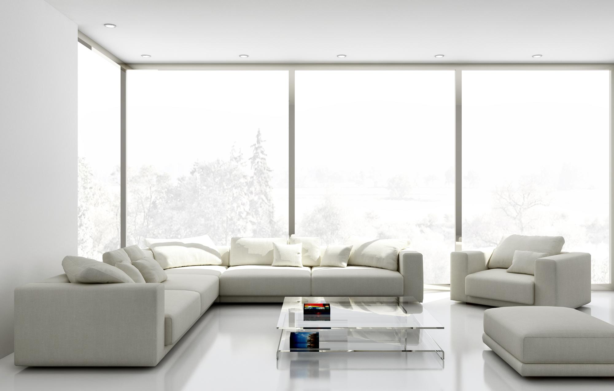 Living luminos cu ferestre mari